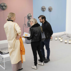 Temnikova-Kasela-Frieze-London-messil-2022-Kaarel-Kurismaa-soolovaIljapanek.-Foto_-Linda-Nylind-Contemporary-Lynx.-aspect-ratio-1080-1080